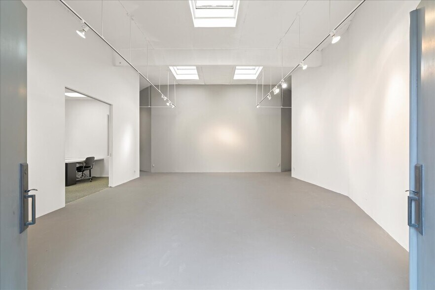 More Photos Of 4075 Transport St, Palo Alto Service For Lease