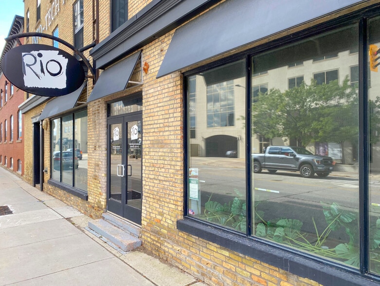 More Photos Of 45 King St, London General Retail For Lease