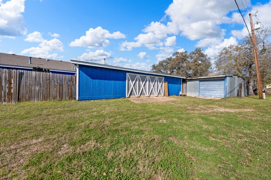 More Photos Of 3715 Bellmead Dr, Bellmead Office For Sale