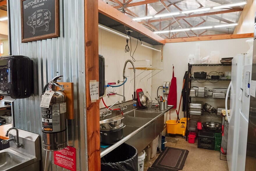 More Photos Of 50 N 2nd E, Soda Springs Convenience Store For Sale