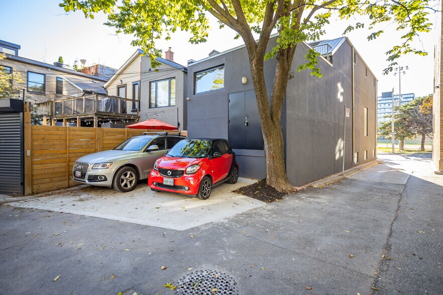 More Photos Of 115 Walnut Ave, Toronto Office For Sale