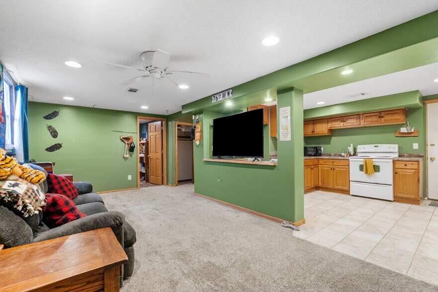 More Photos Of 38804 8th Ave, North Branch Office Residential For Sale