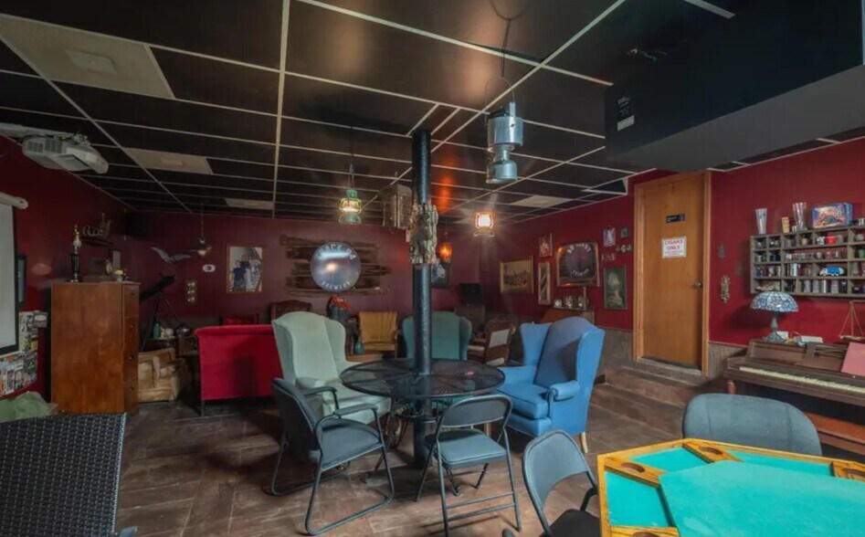 More Photos Of 1107 Cherokee Ave, Seneca Restaurant For Sale