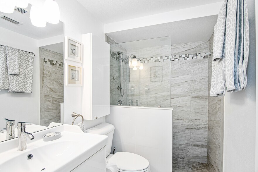 More Photos Of 217 Casey Key Rd, Nokomis Specialty For Sale