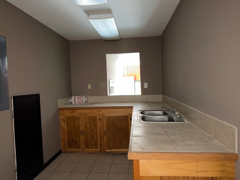 More Photos Of 727 Airport Rd, Cornelia Flex For Sale