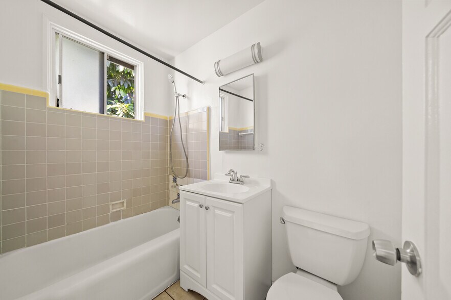 More Photos Of 1136 Linden Ave, Long Beach Apartments For Sale
