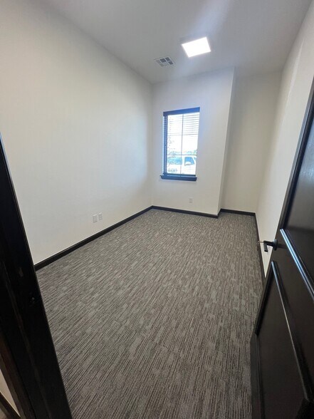 More Photos Of 17935 N Pennsylvania Ave, Edmond Unknown For Lease