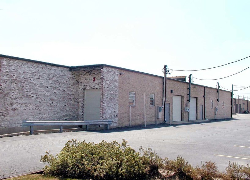 More Photos Of 492-496 Lunt Ave, Schaumburg Manufacturing For Lease