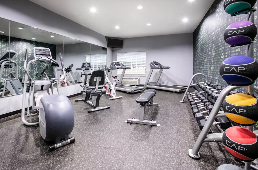 More Photos Of 431 Airport Fwy, Euless Hospitality For Sale