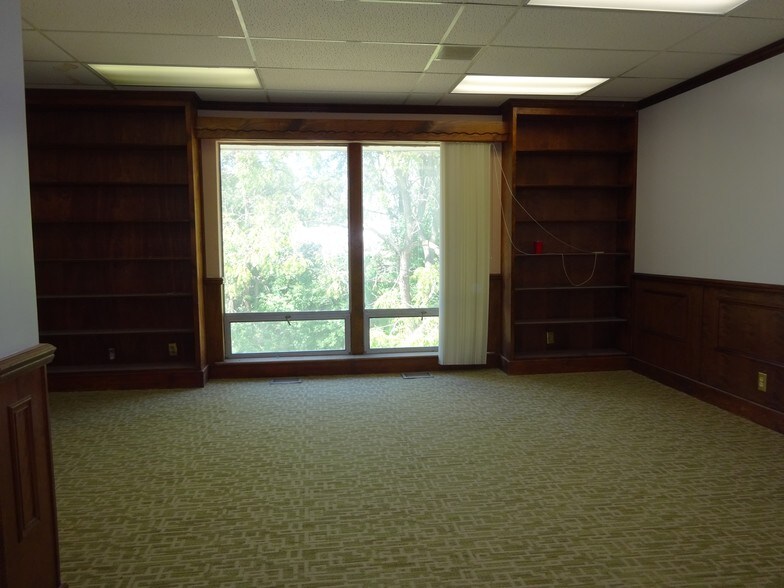 More Photos Of 30785 Grand River Ave, Farmington Hills Office For Sale