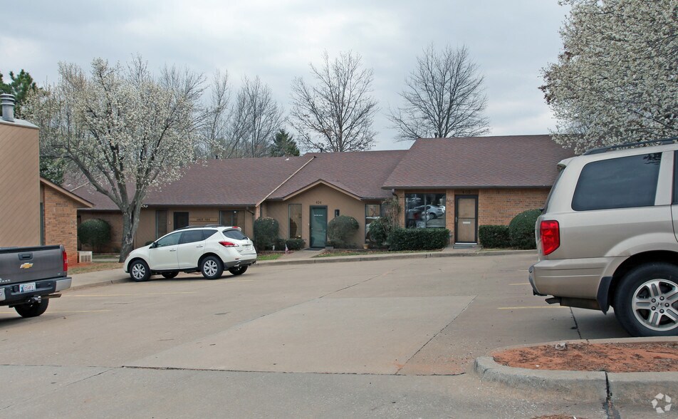 Primary Photo Of 1616 E 19th St, Edmond Office For Lease