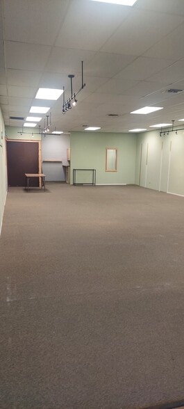 More Photos Of 2540-2570 N 4th St, Flagstaff Department Store For Lease