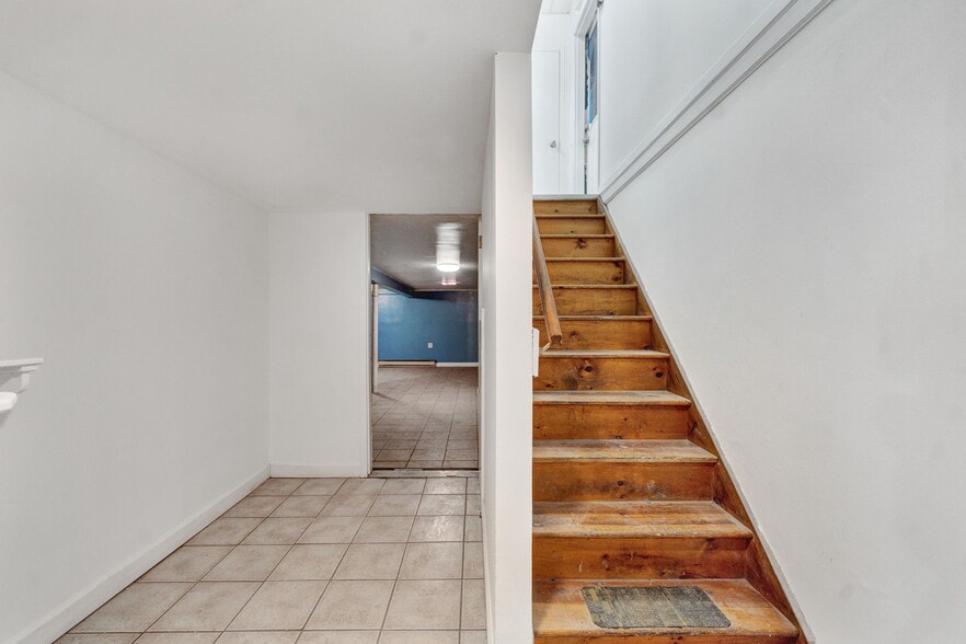 More Photos Of 230-02 S Conduit Ave, Jamaica Convenience Store For Sale