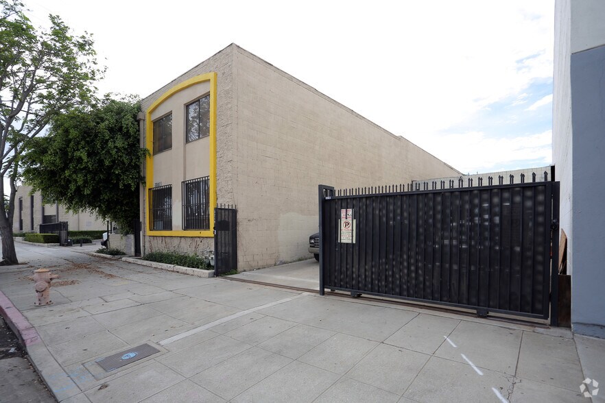 More Photos Of 3223 La Cienega Ave, Culver City Flex For Lease
