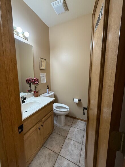 More Photos Of 417 W 18th St, Edmond Unknown For Lease