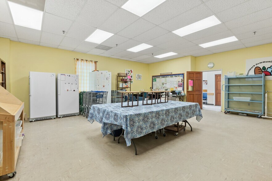 More Photos Of 646 Daniel Webster Hwy, Merrimack Specialty For Lease