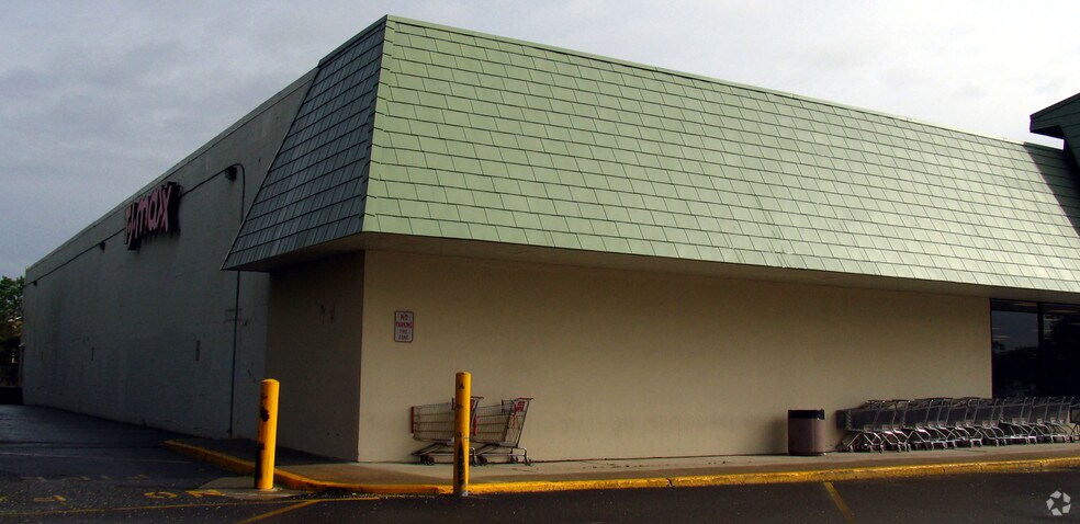 More Photos Of 1088-1791 Old Country Rd, Riverhead Storefront For Lease