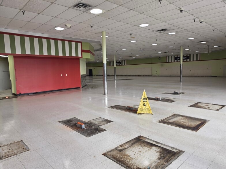 More Photos Of 736 W Main St, Greensburg Supermarket For Sale