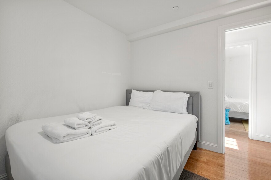 More Photos Of 1628 Tyler St, Berkeley Apartments For Sale