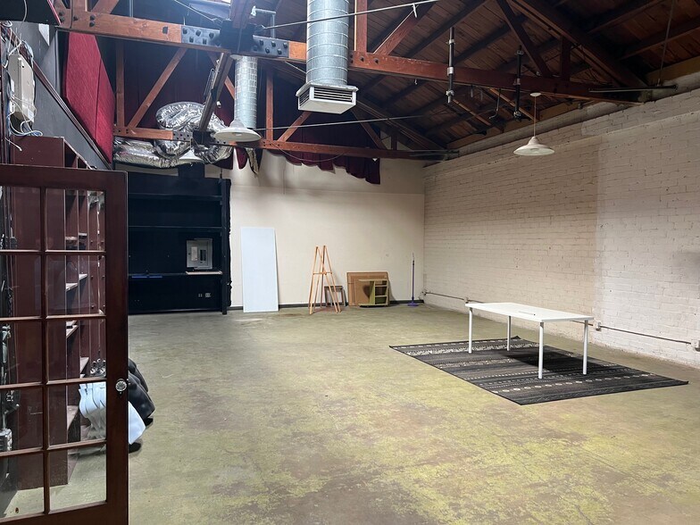 More Photos Of 4440 York Blvd, Los Angeles Manufacturing For Lease