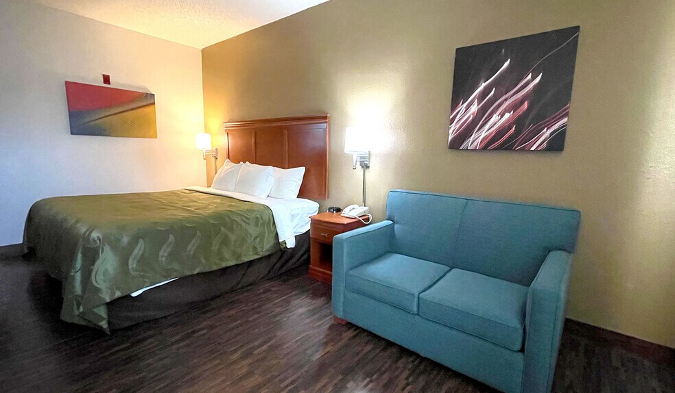 More Photos Of 717 E Bannerman Ave, Redgranite Hotel For Sale