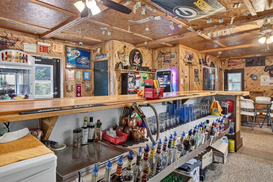 More Photos Of 133 E Main St, Embarrass Specialty For Sale