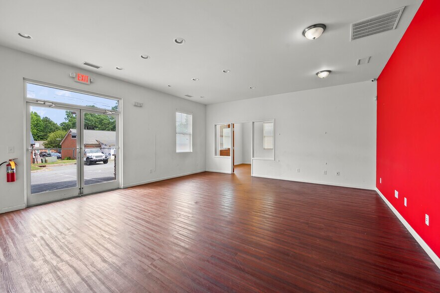 More Photos Of 8017 N Point Blvd, Winston-Salem Industrial For Lease