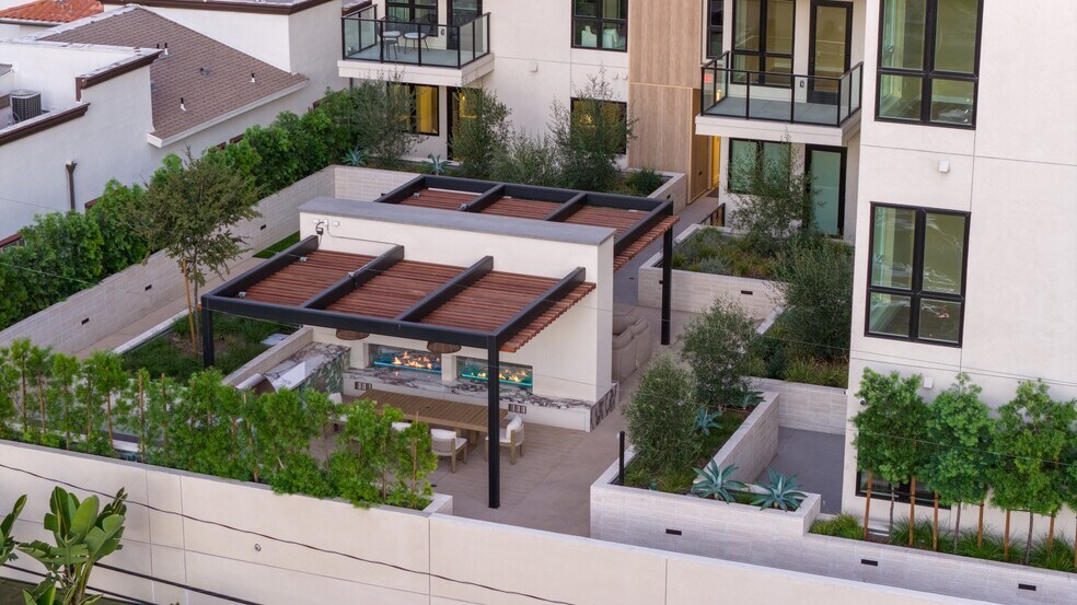 More Photos Of 1511 N Fairfax Ave, Los Angeles Apartments For Lease