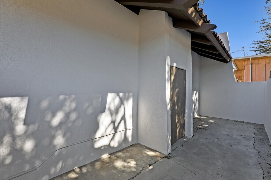 More Photos Of 190 Washington Blvd, Fremont Freestanding For Lease