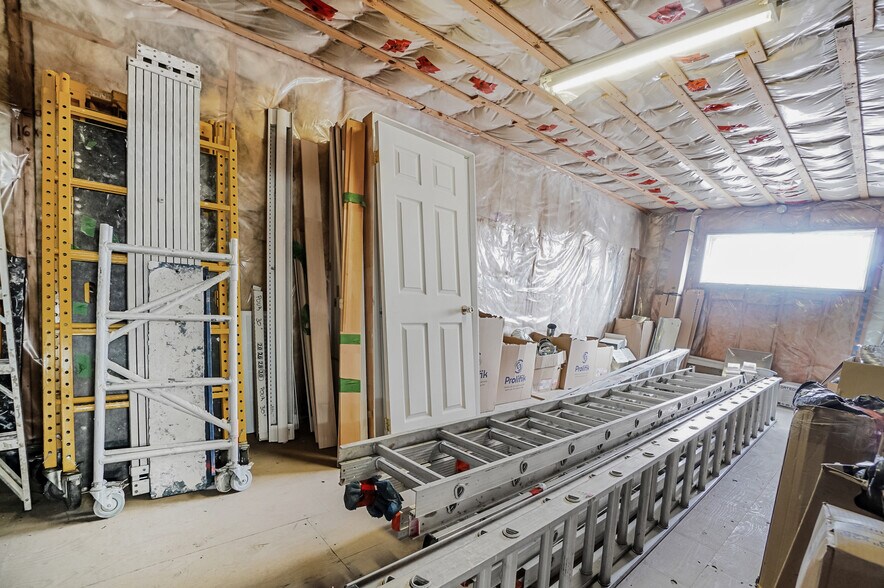 More Photos Of 1335 Boul Sainte-Foy, Longueuil Freestanding For Sale