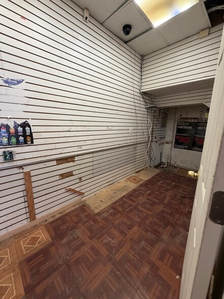 More Photos Of 33-19 30th Ave, Long Island City General Retail For Sale