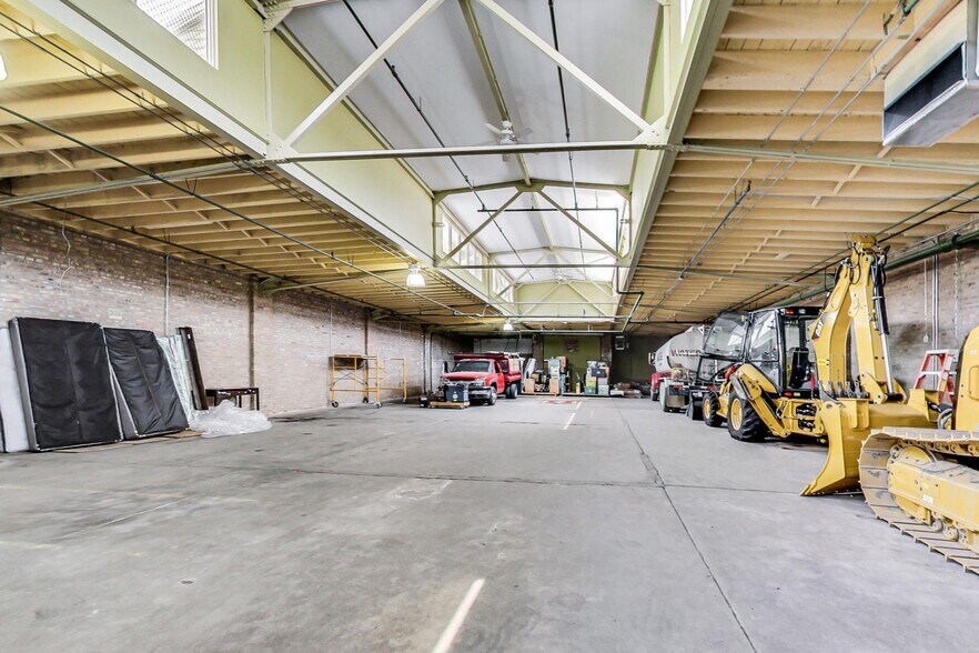 More Photos Of 526 E 114th Pl, Chicago Manufacturing For Lease