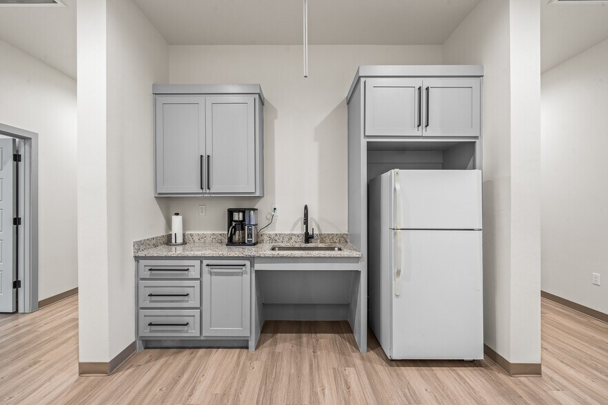 More Photos Of 6403 107th St, Lubbock Office For Lease