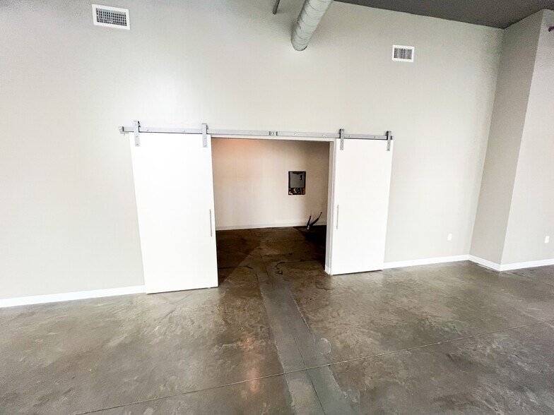 More Photos Of 100 N Main St, Midland Apartments For Lease