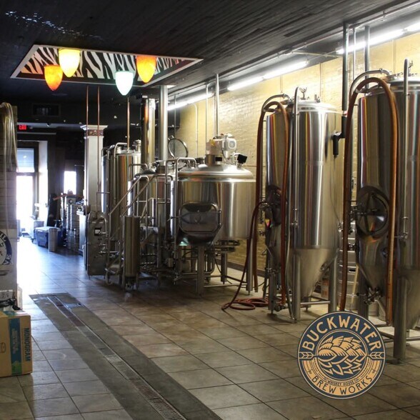 More Photos Of 213 E Main St, Carbondale Bar For Sale