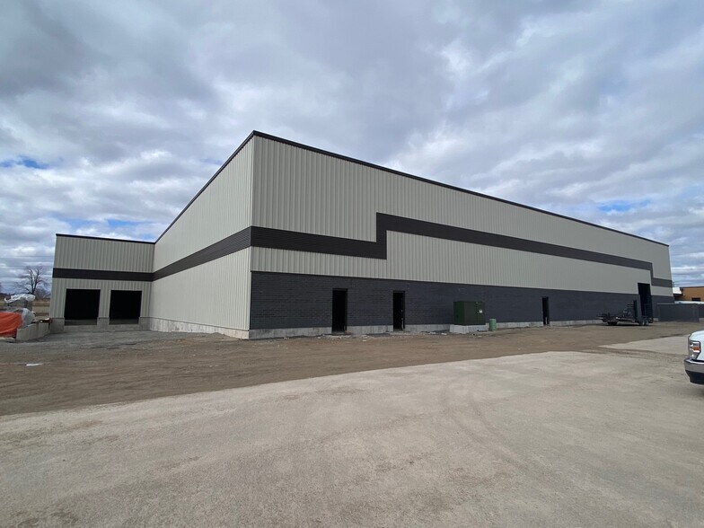 More Photos Of 733 Midway Rd, Menasha Distribution For Lease