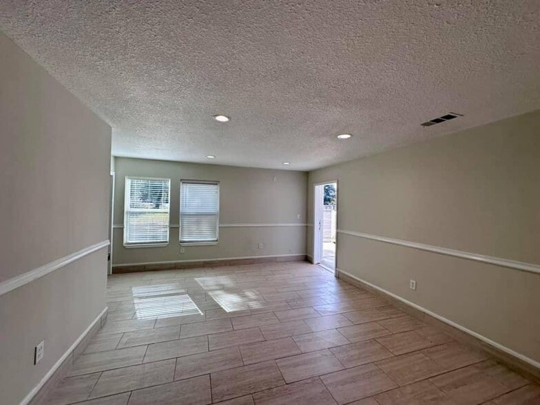 More Photos Of 2210 E Olive Rd, Pensacola Office Residential For Lease