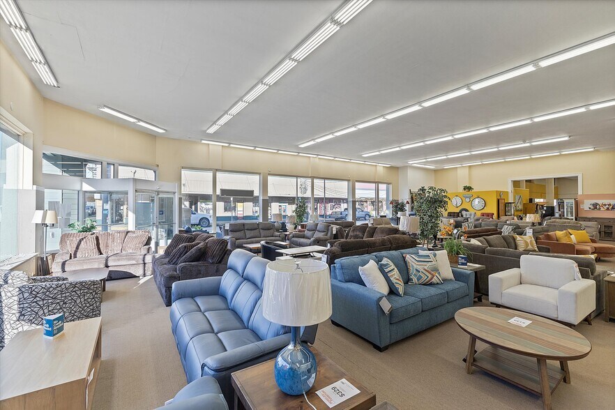 More Photos Of 301 Main Ave, Tillamook General Retail For Sale