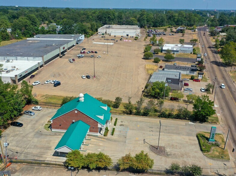 More Photos Of 2885-2899 Terry Rd, Jackson General Retail For Sale