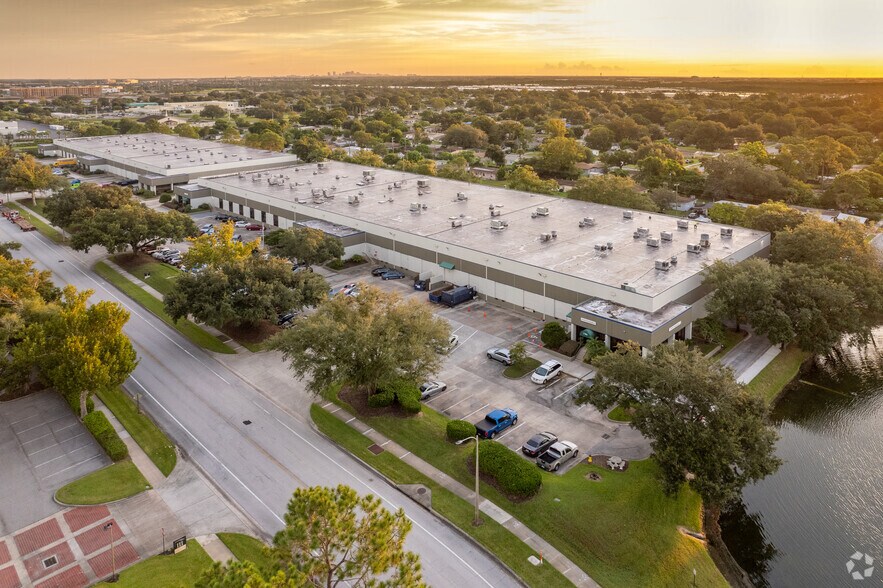 More Photos Of 7300-7356 Greenbriar Pky, Orlando Unknown For Lease