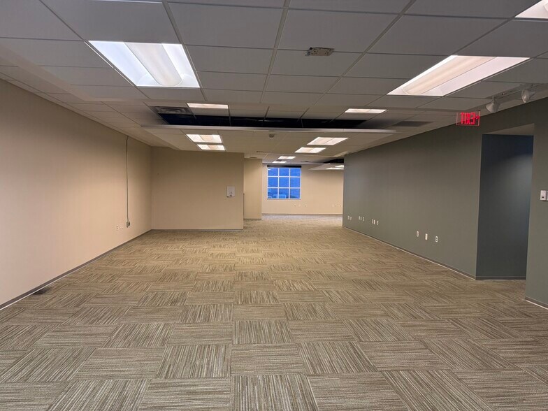More Photos Of 909 E Republic Rd, Springfield Office For Sale