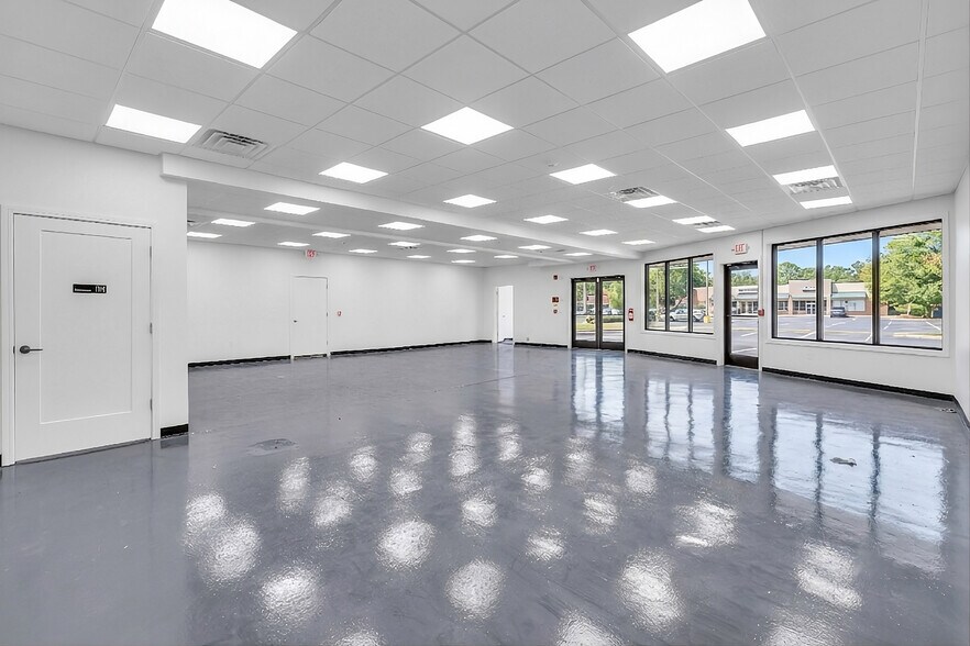 More Photos Of 736 Mantoloking Rd, Brick Storefront For Sale