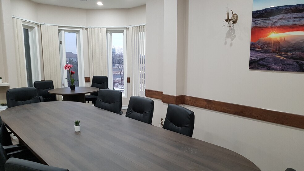 More Photos Of 410-420 N Service Rd E, Oakville Office For Sale