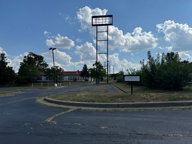 More Photos Of 7500 Poe Ave, Dayton Restaurant For Sale