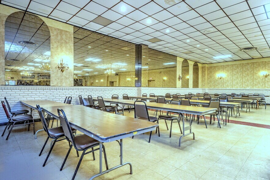 More Photos Of 560 Woodward Ave, New Haven Flex For Sale