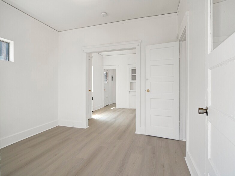 More Photos Of 2201 Trinity St, Los Angeles Apartments For Sale