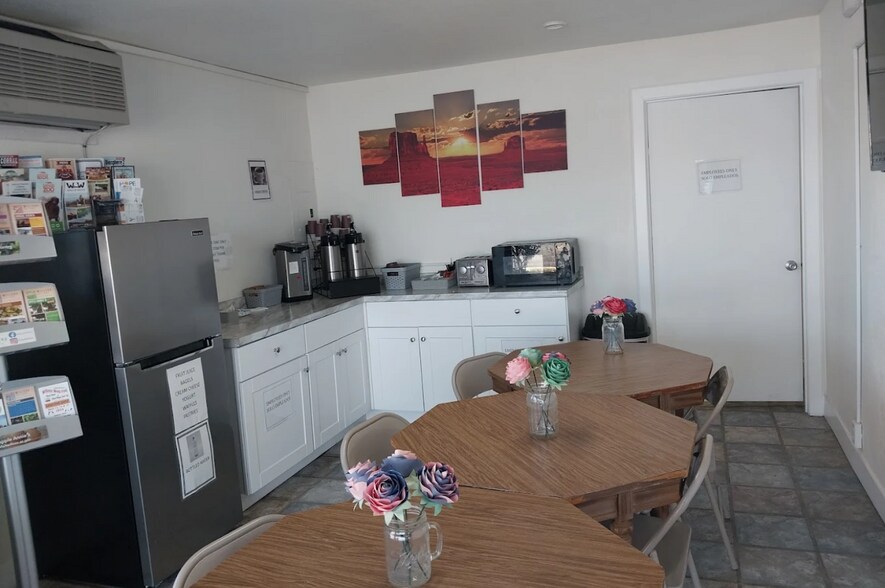 More Photos Of 921 N Bisbee Ave, Willcox Hospitality For Sale