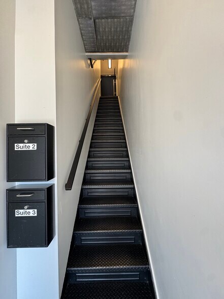 More Photos Of 143 E Park Ave, Long Beach Storefront Retail Office For Lease