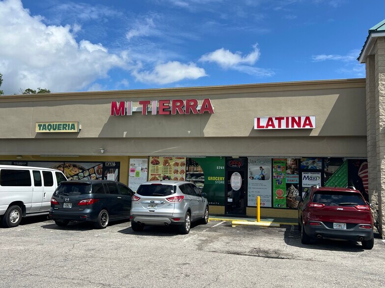 More Photos Of 5745-5759 Beney Rd, Jacksonville Unknown For Lease