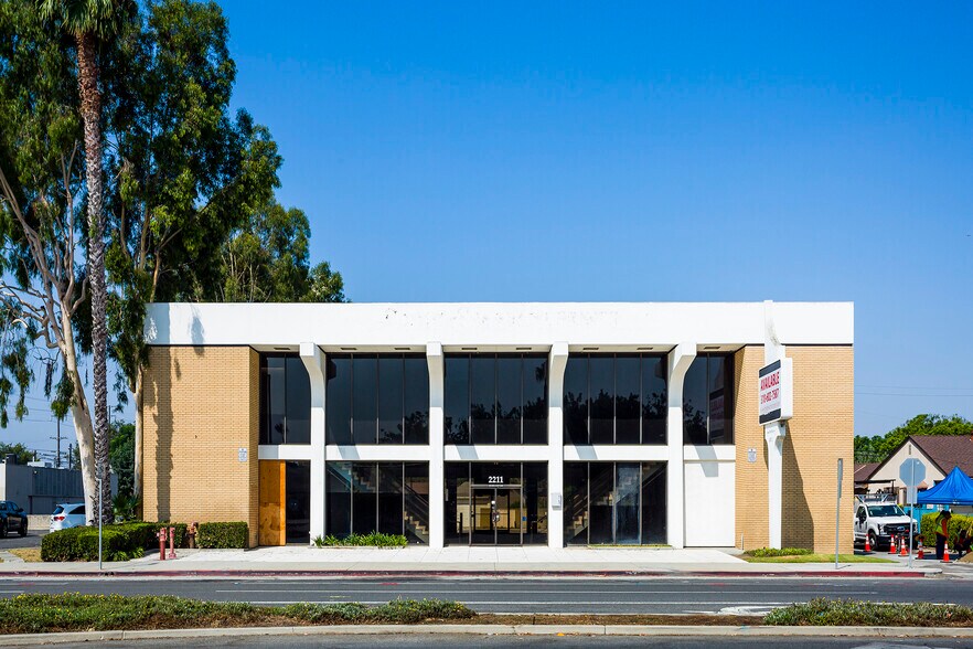 Primary Photo Of 2211 N Bellflower Blvd, Long Beach Freestanding For Lease